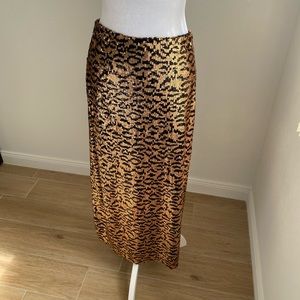 Beautiful sequined skirt would look amazing for Xmas & New Years Eve Party.